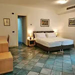 Aquazzurra &