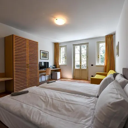 Hotel Aquazzurra & 4*