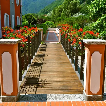 Otel Aquazzurra & 4*